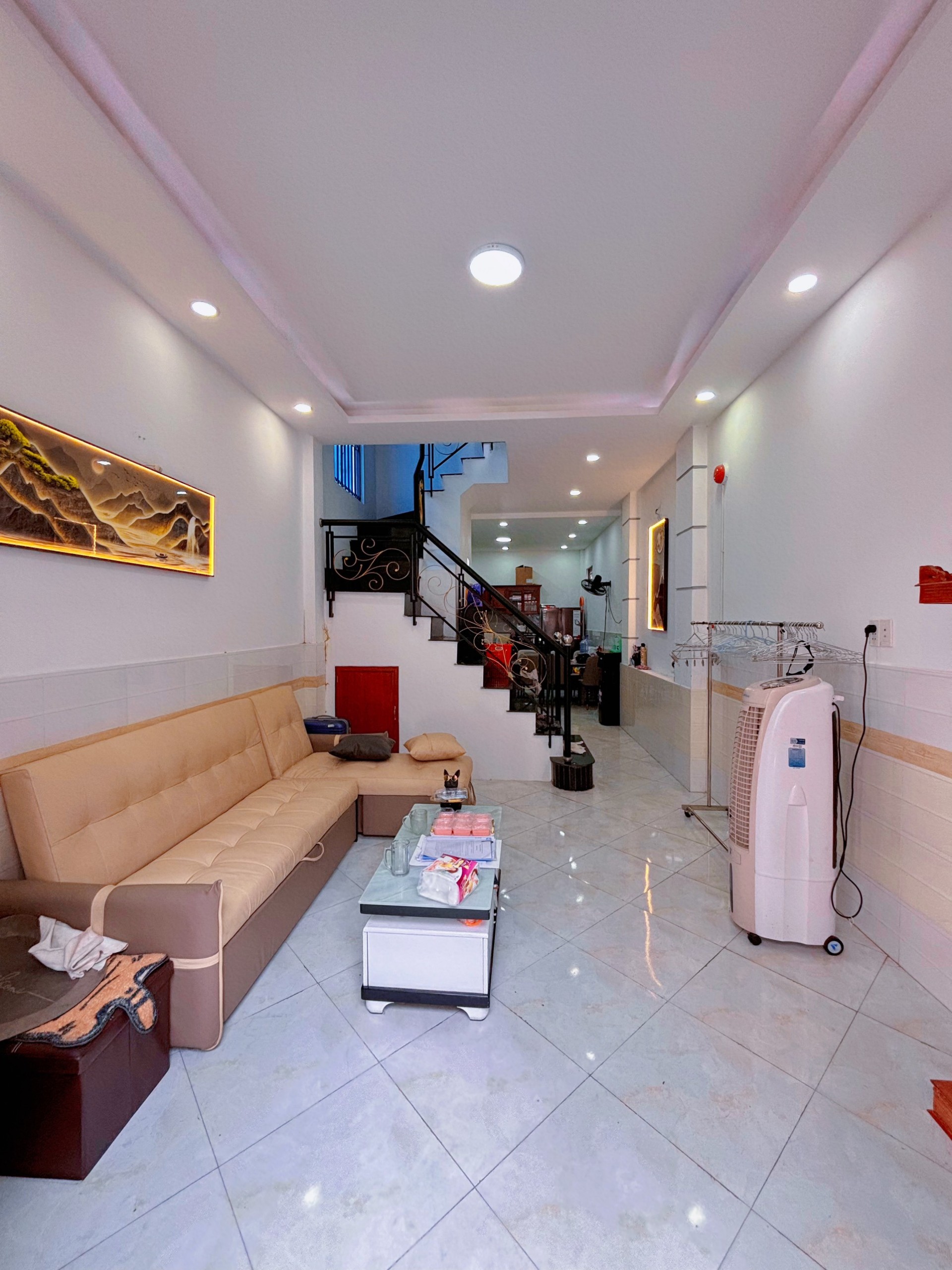 Bán nhà 2 mặt hẻm 1/ Bà Hom 5.2 Tỷ. DT: 3.8 x 13.45m, 2PN +2WC